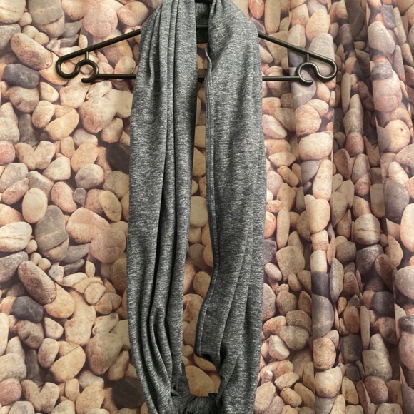 Lululemon Vinyasa snap infinity scarf wrap - Heathered Teal colour - Picture 3 of 8